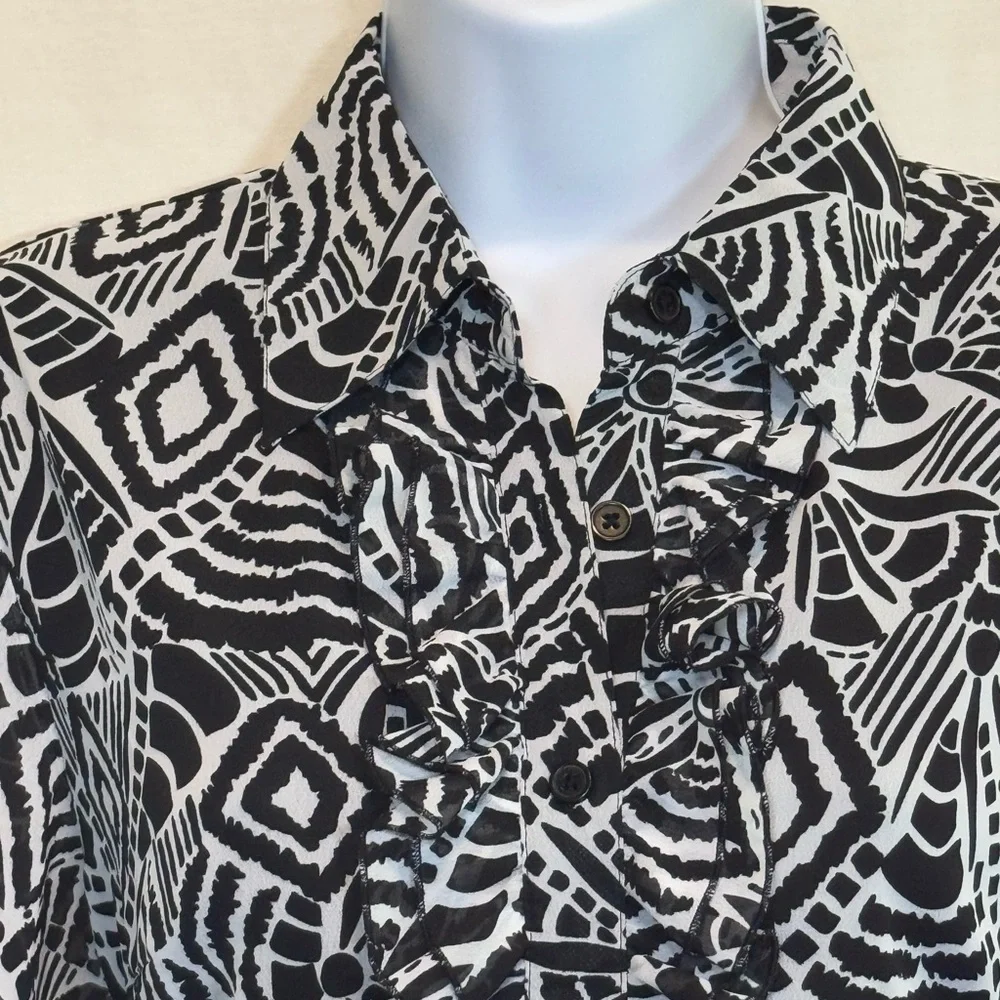 H-21 Spense Black & White Ruffled Lined Short Sleeve Button Down Blouse‎ Size M